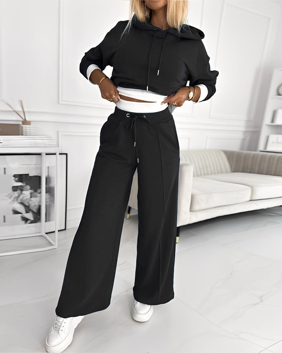 Paulina - Fashionable jogging suit with hood for women