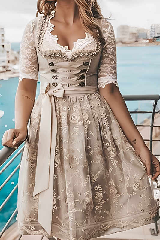 Maliny – Tenue féminine unique avec tablier et chemisier