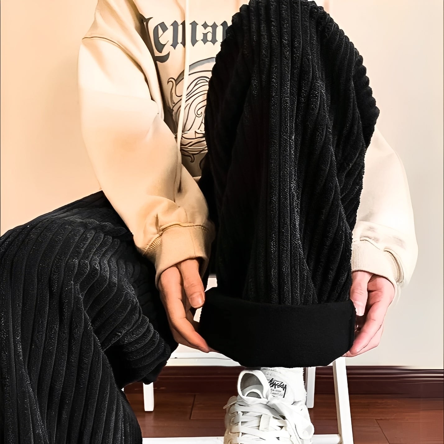 Kristian - Loose and stylish jogging trousers in ribbed velvet for men