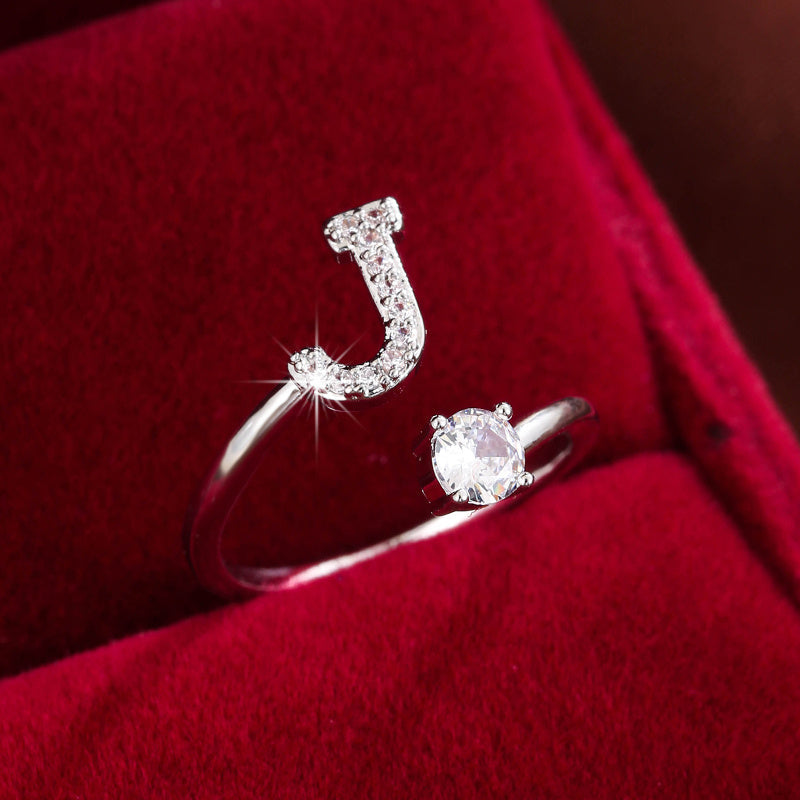 Nova – Bague ouverte moderne avec initiale et zircon
