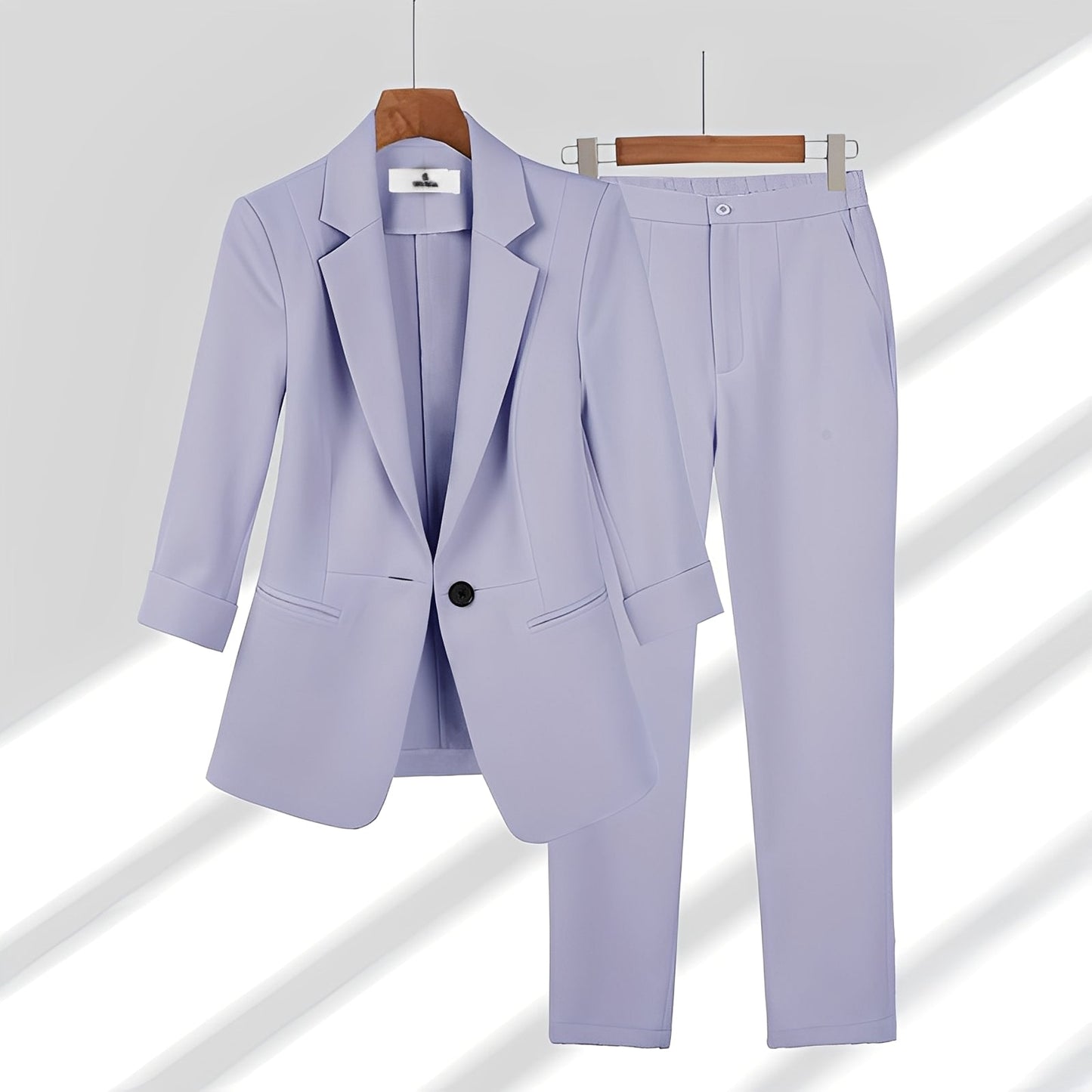 Andrea - Tenue chic de blazer et pantalon pour dames