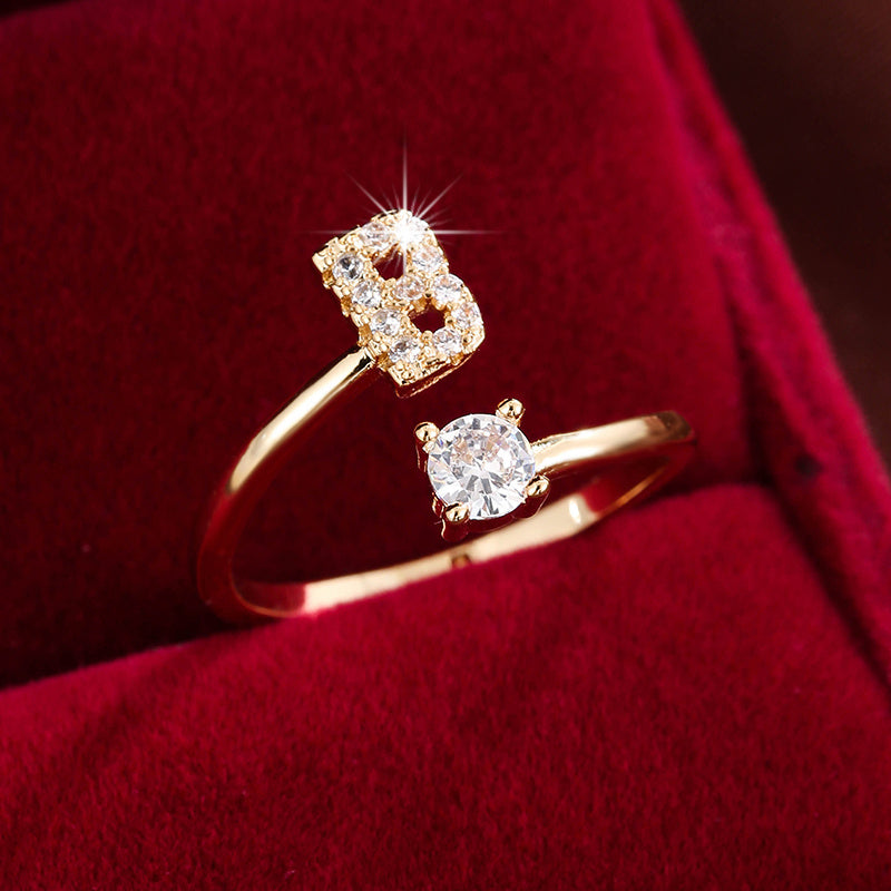 Nova – Bague ouverte moderne avec initiale et zircon
