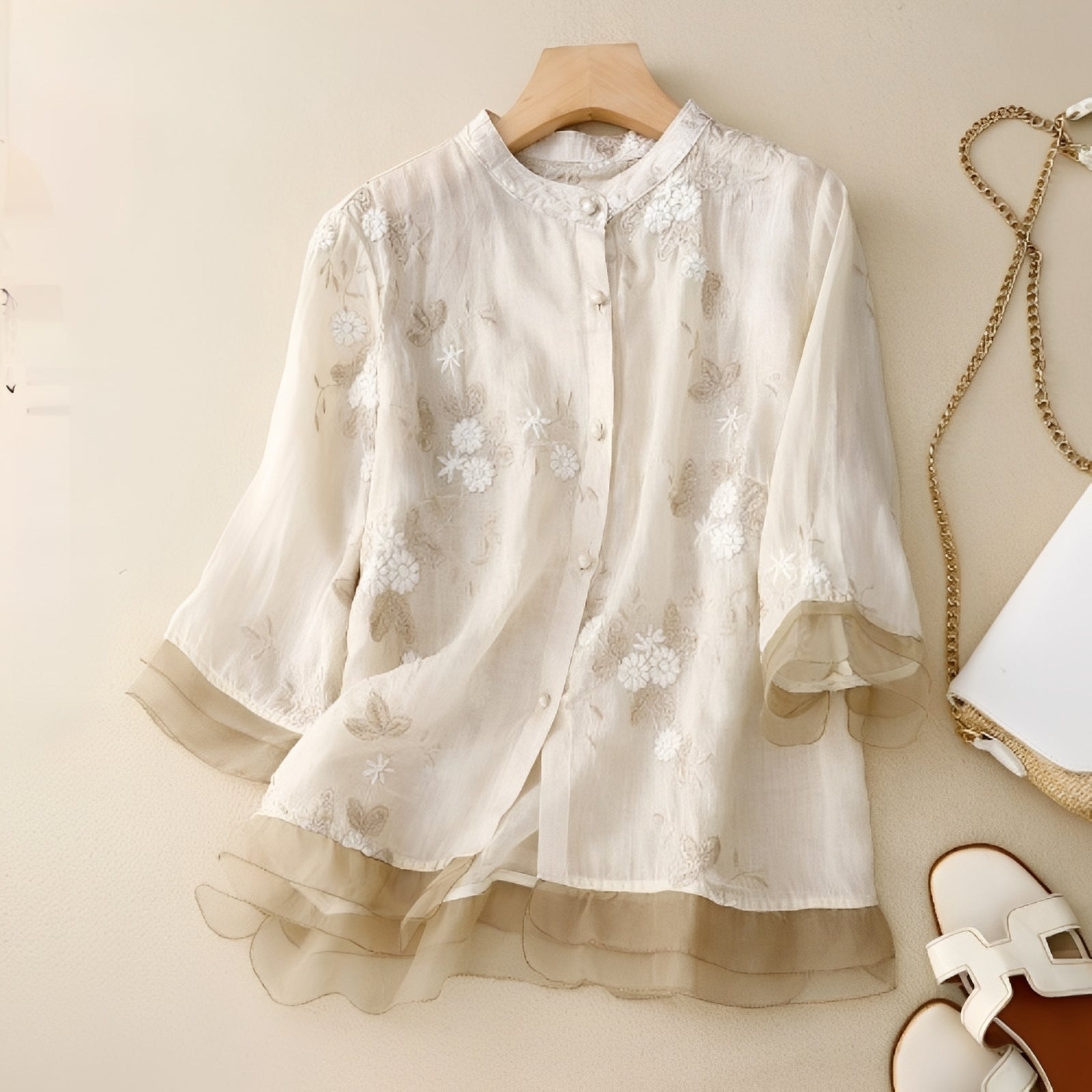 Christine - Blouse élégante avec fleurs brodées pour femmes