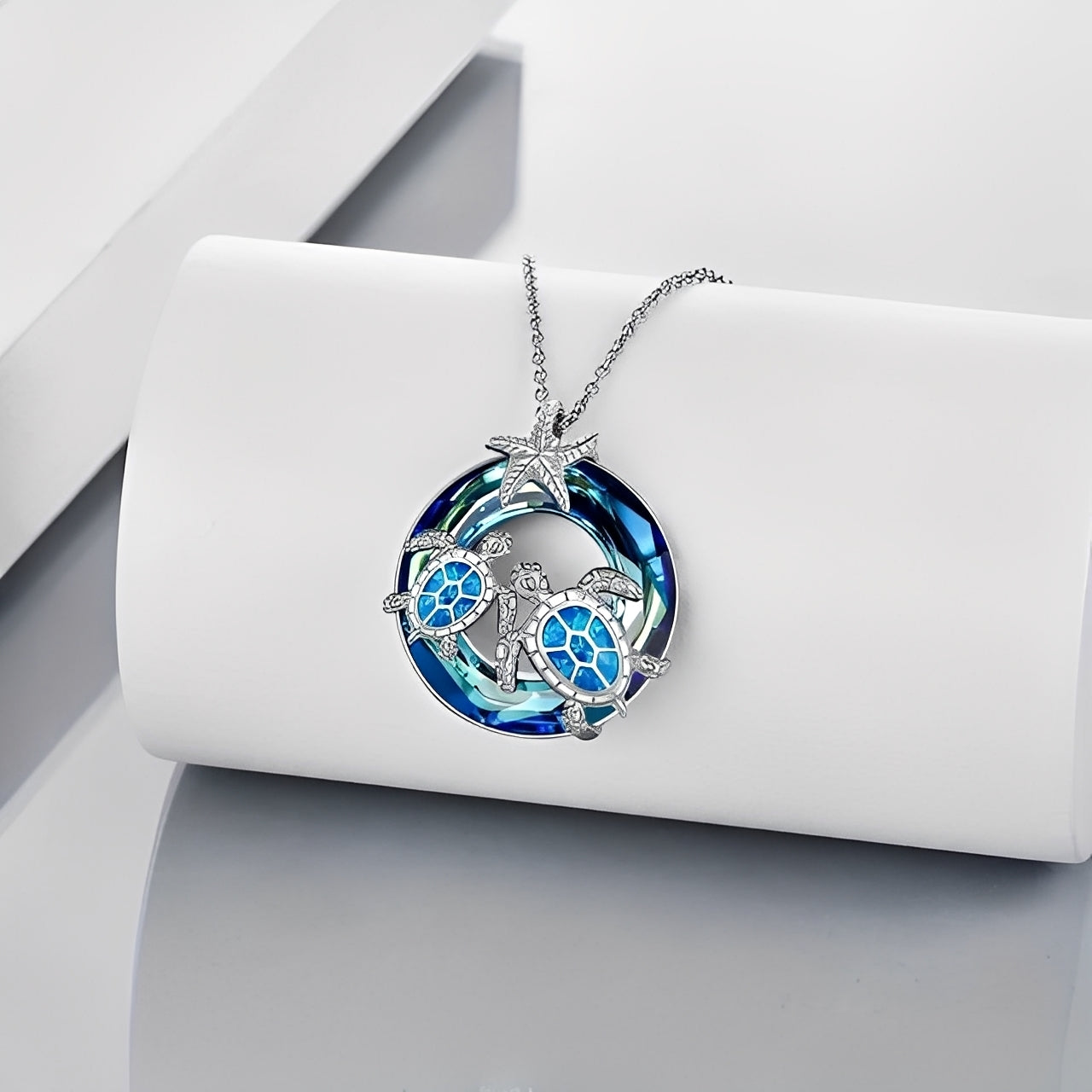 Nolwen – Collier en tortue et palmier avec cercle d'opale