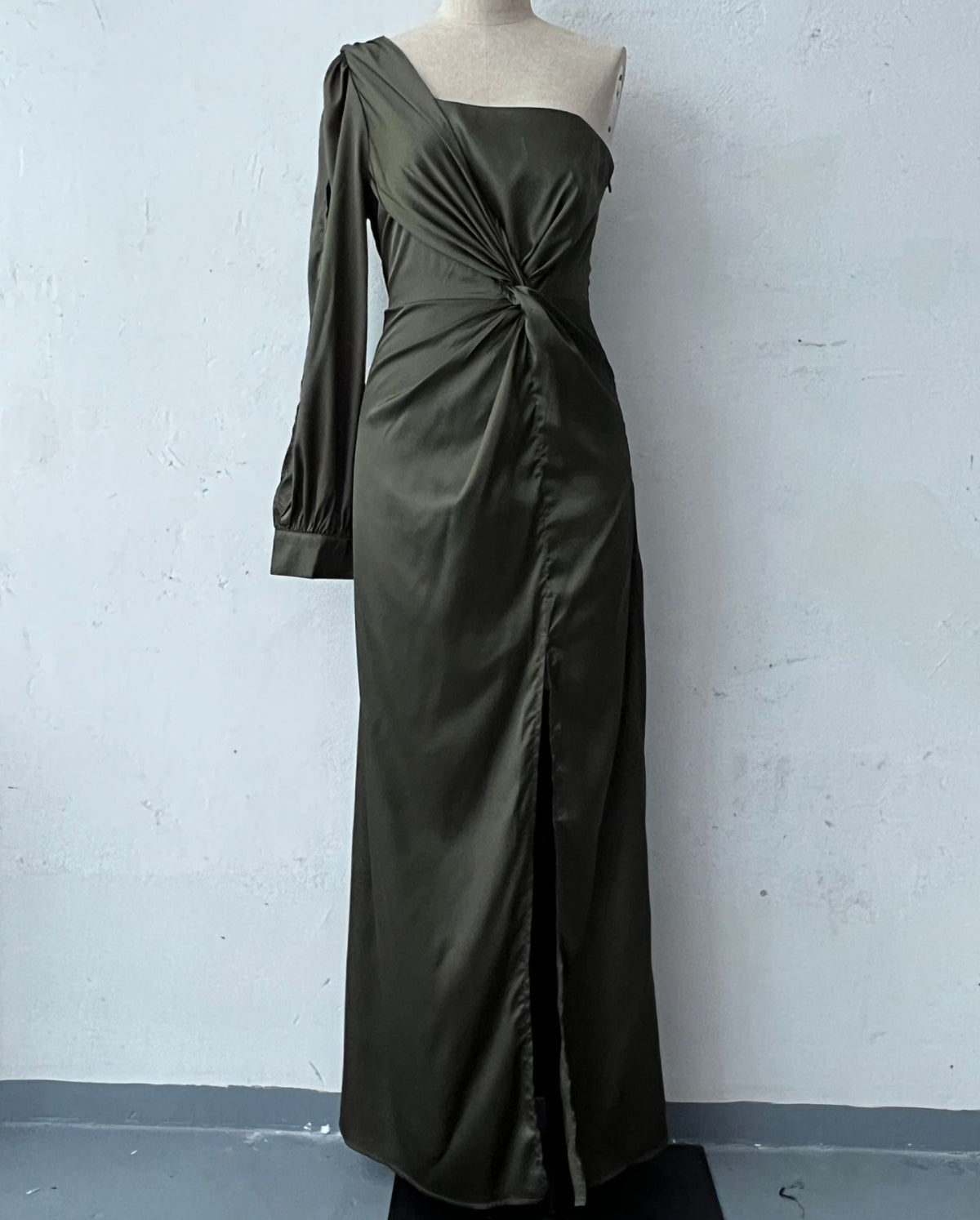 Helena - Robe élégante à une épaule avec fente pour femmes