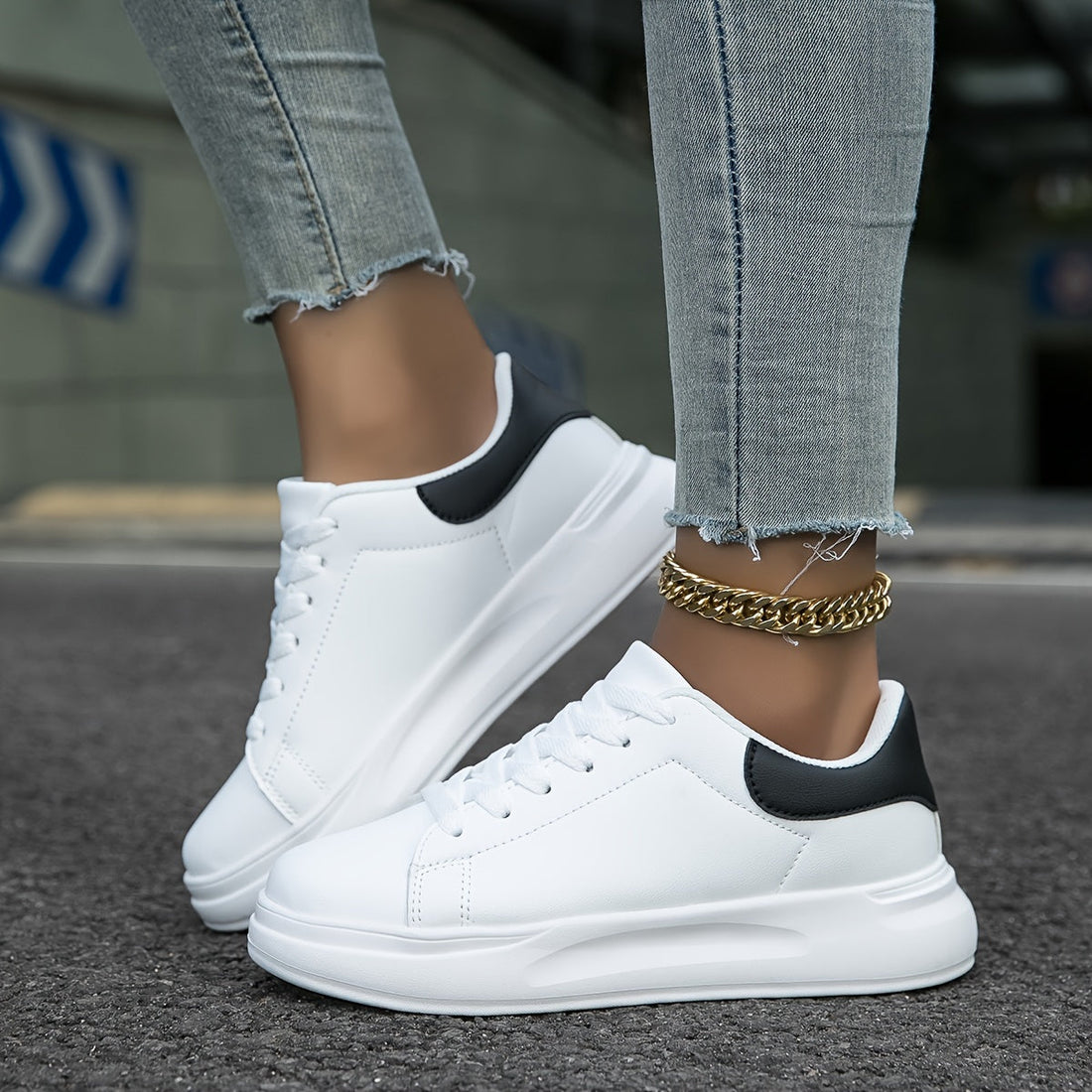 Romy – Sneakers blanches au design épuré