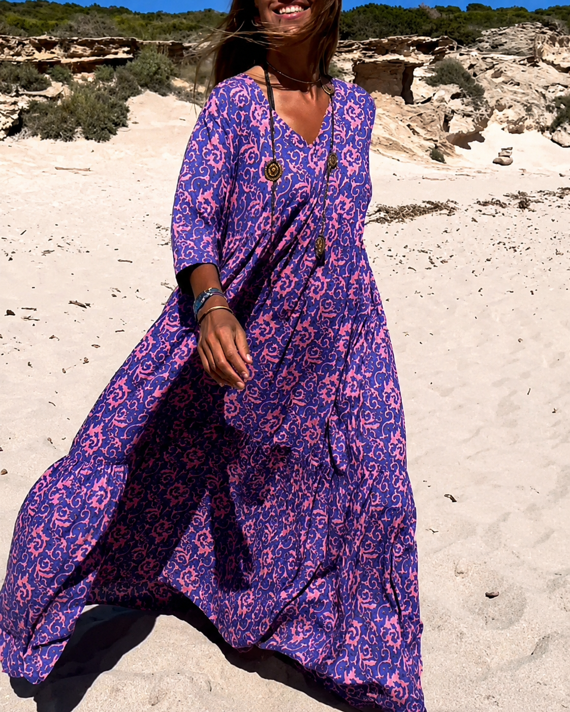 Lucienne - Robe à Col V à la Mode