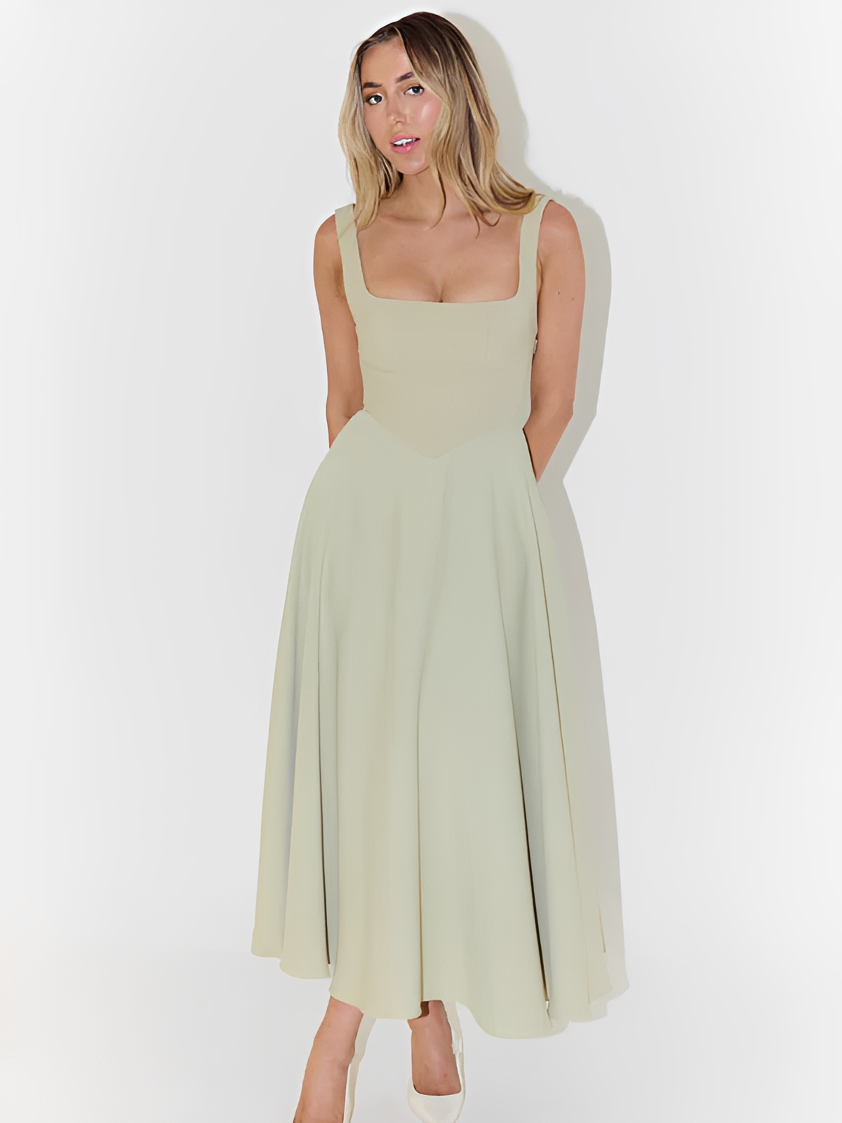 Julia - Robe Midi Élégante à Encolure Carrée