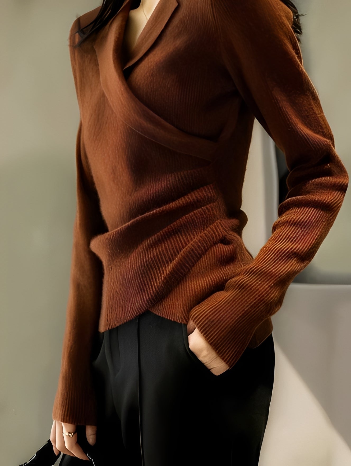 Caroline - Asymmetrical and graceful sweater for women