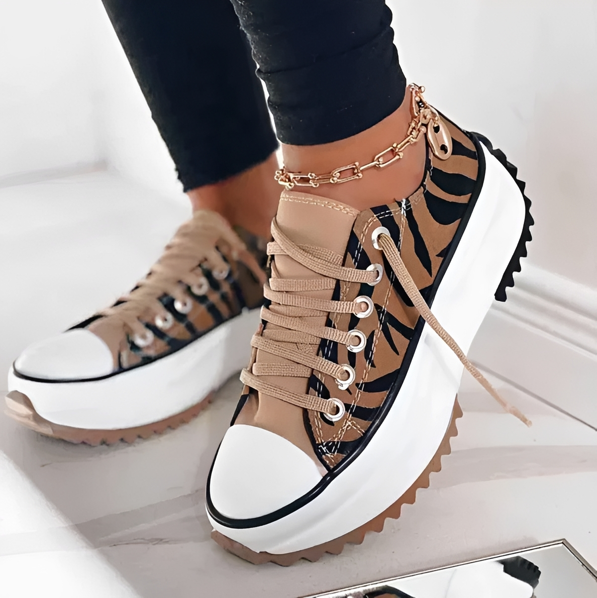 Caitlin - Chaussures Basses Élégantes