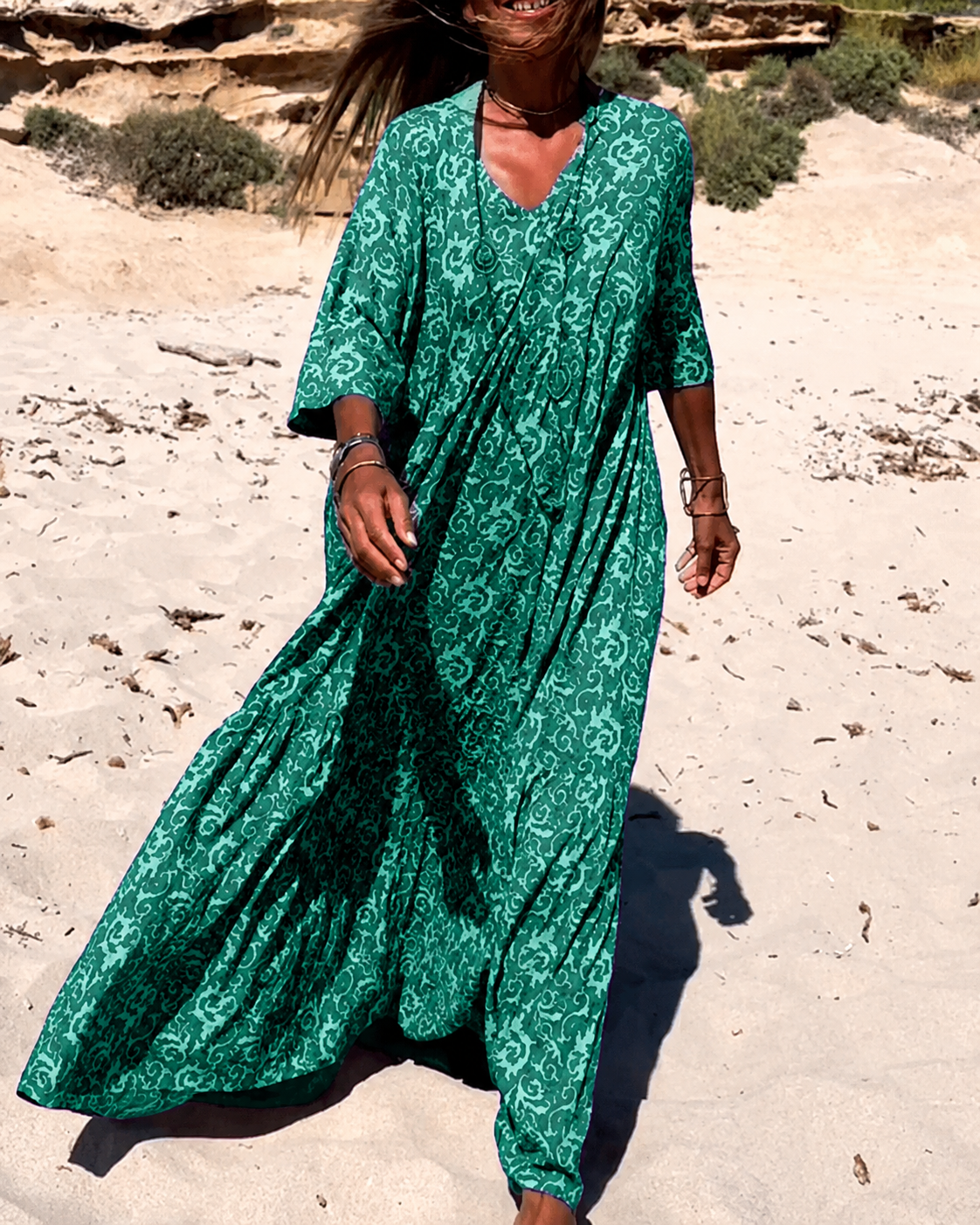 Lucienne - Robe à Col V à la Mode