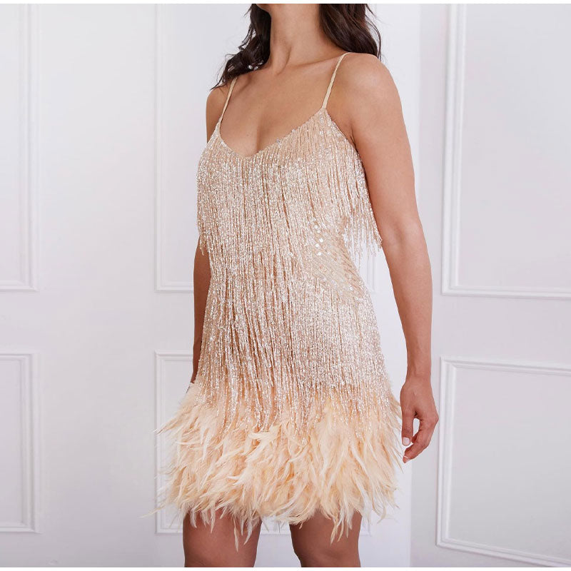 Laura - Robe de cocktail avec plumes dans un style élégant