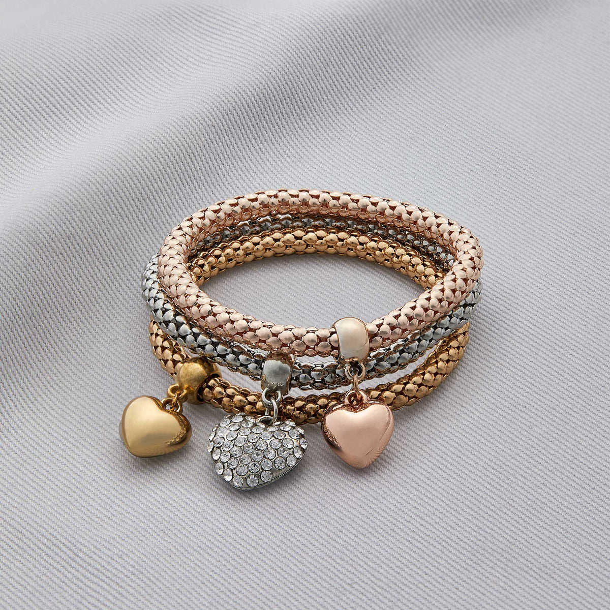 Aria – Bracelet en métal avec cœurs solides