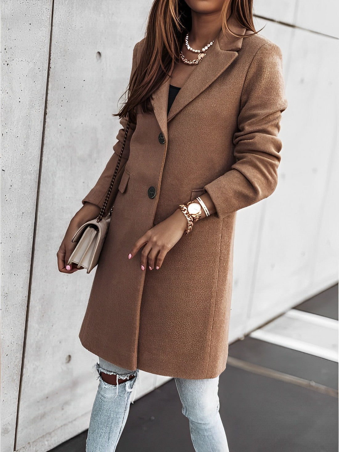 Simone - Manteau long orné de deux boutons