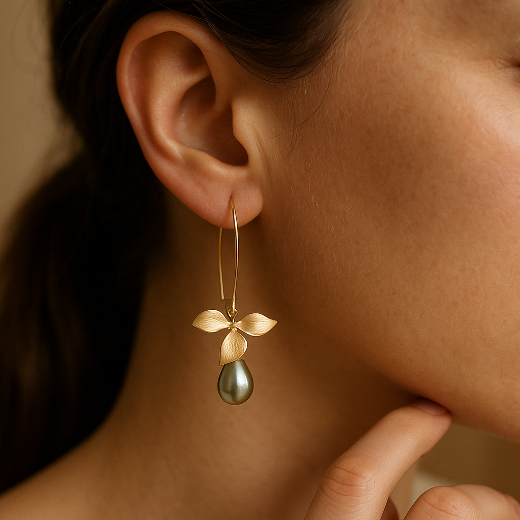 Ida – Boucles d'oreilles avec feuille dorée