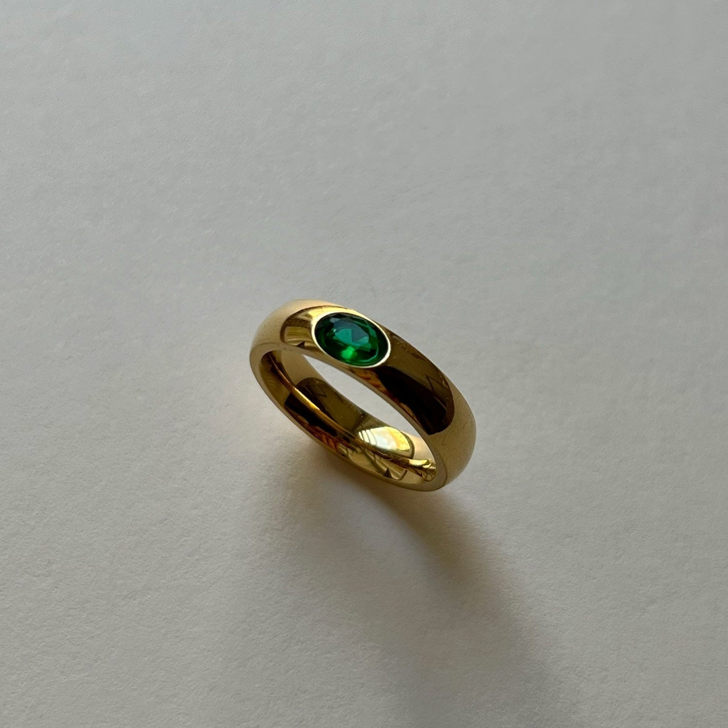 Bague en or avec gemme d'émeraude
