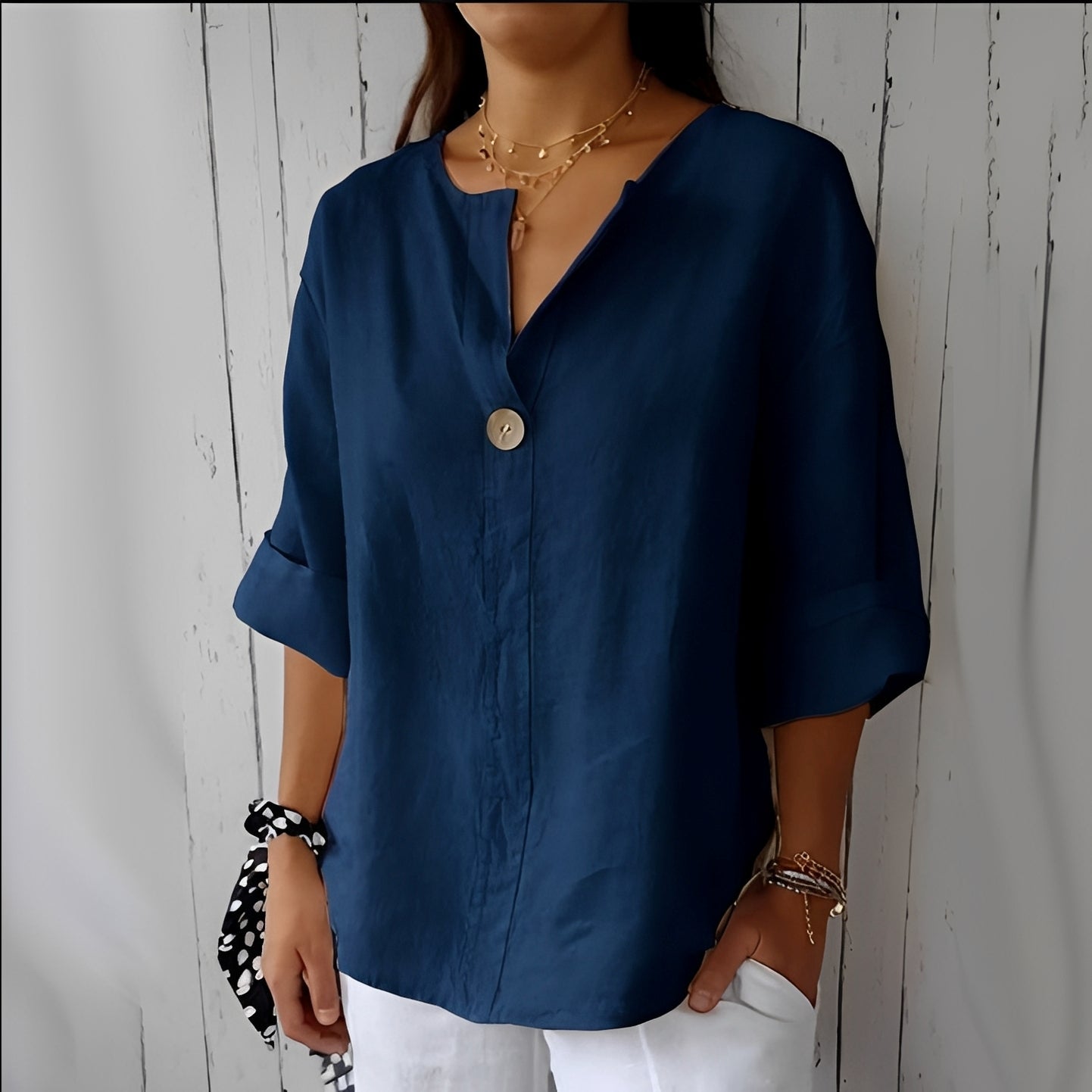 Noémie - Light blouse with V-neck for women