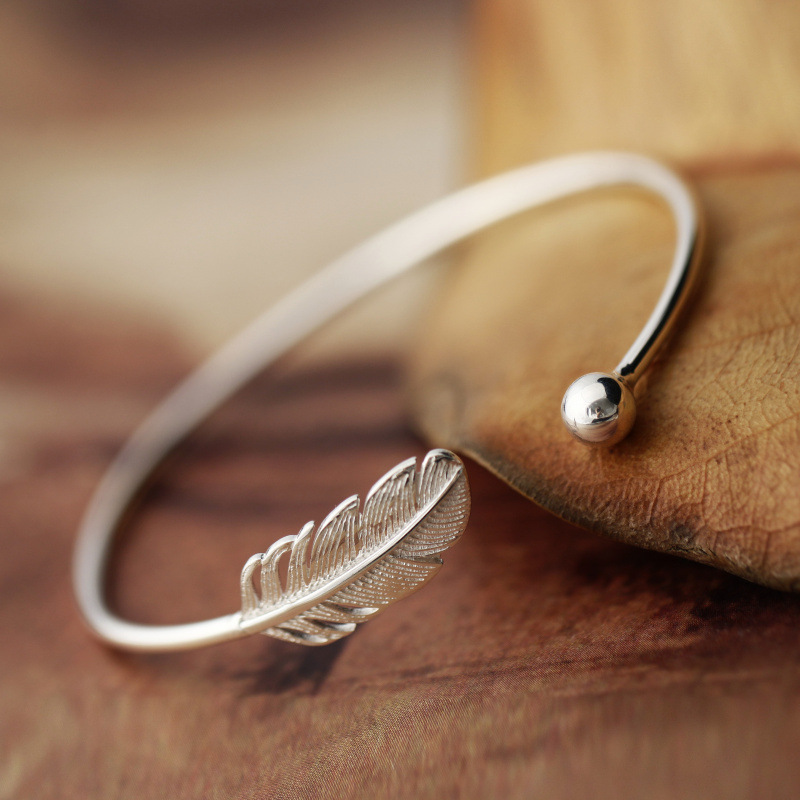 Bracelet en plume argenté - Bracelet en plume