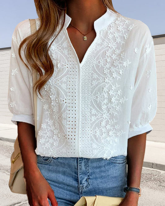 Daphne - Embroidered blouse with V-neckline