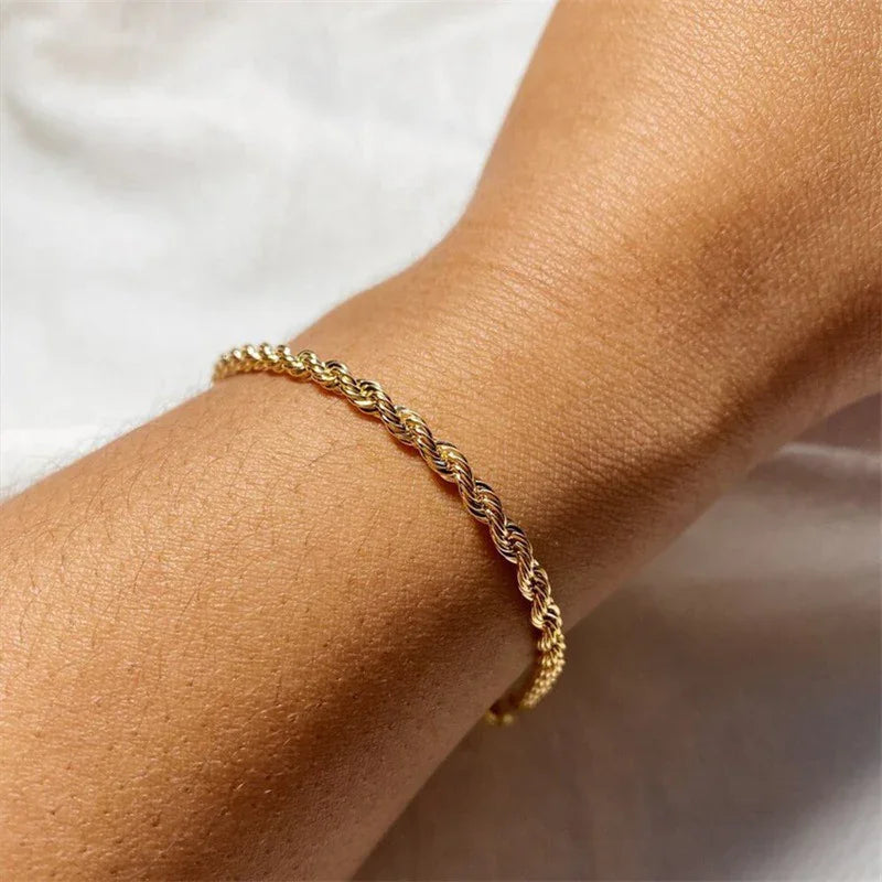 Gigi – Bracelet en maillons de corde dorée élégant