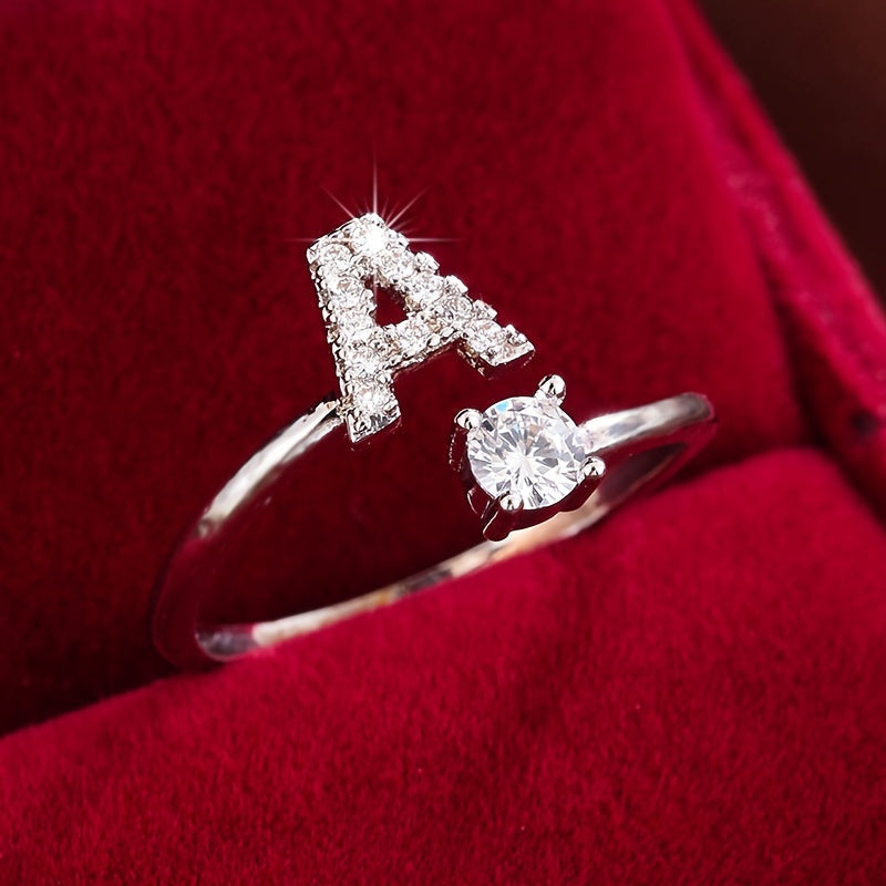 Nova – Bague ouverte moderne avec initiale et zircon