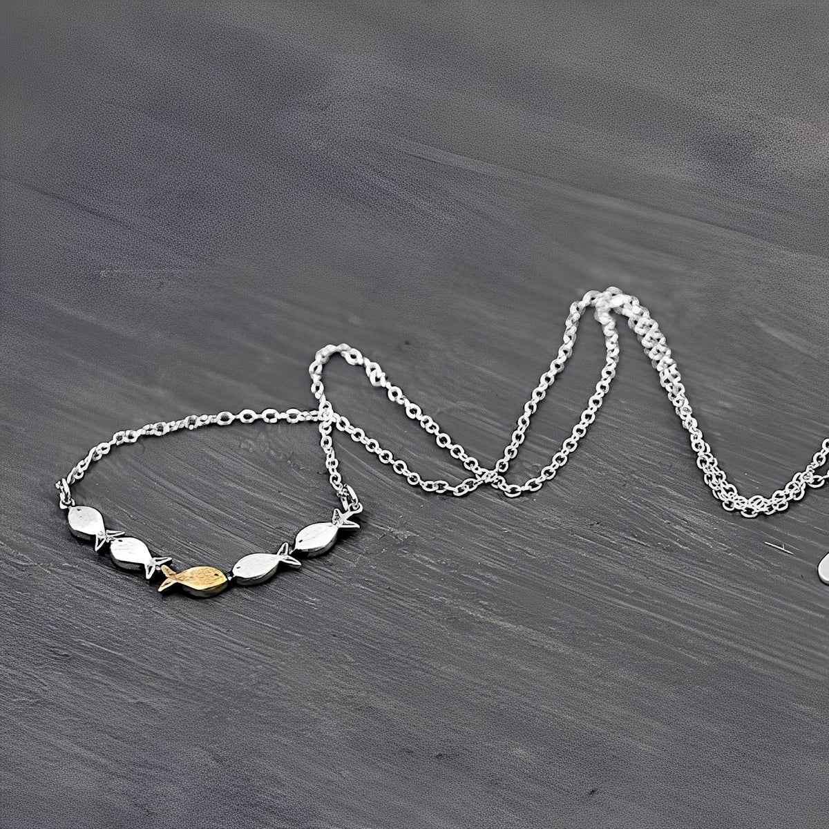 Amandine – Collier élégant de poisson doré