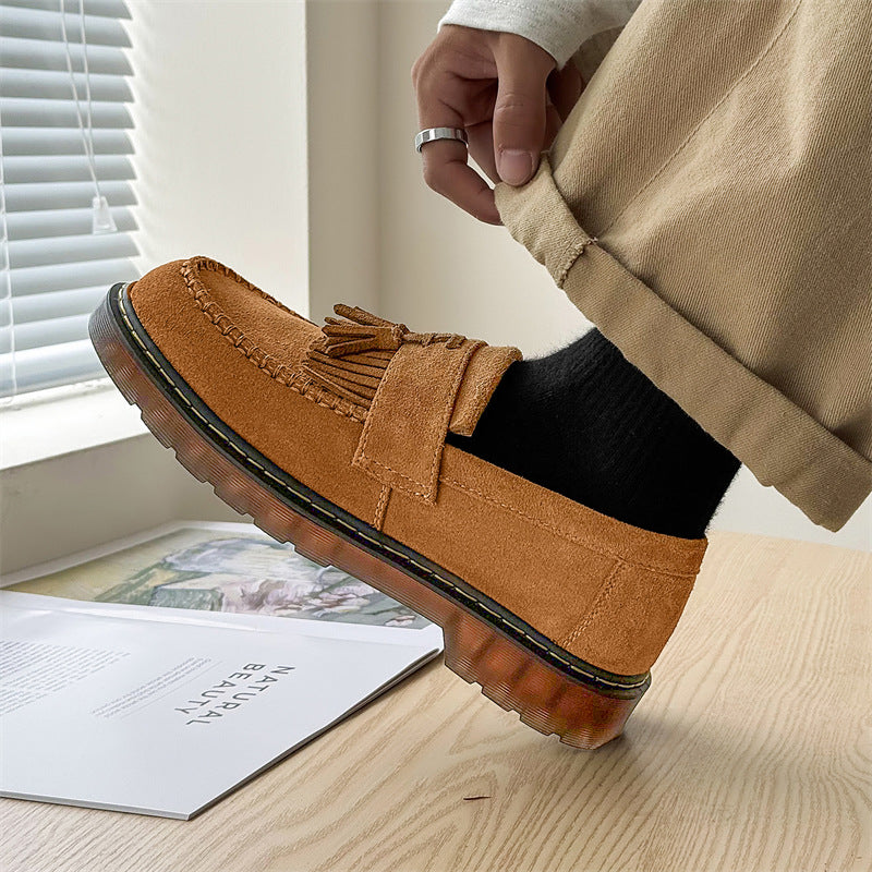 Milton - Mules modernes en suède avec pompons pour hommes