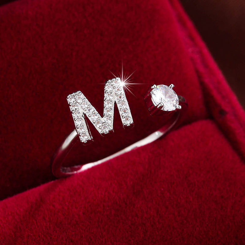 Nova – Bague ouverte moderne avec initiale et zircon