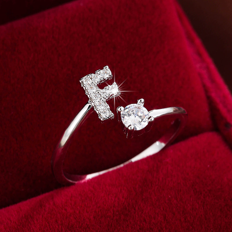 Nova – Bague ouverte moderne avec initiale et zircon