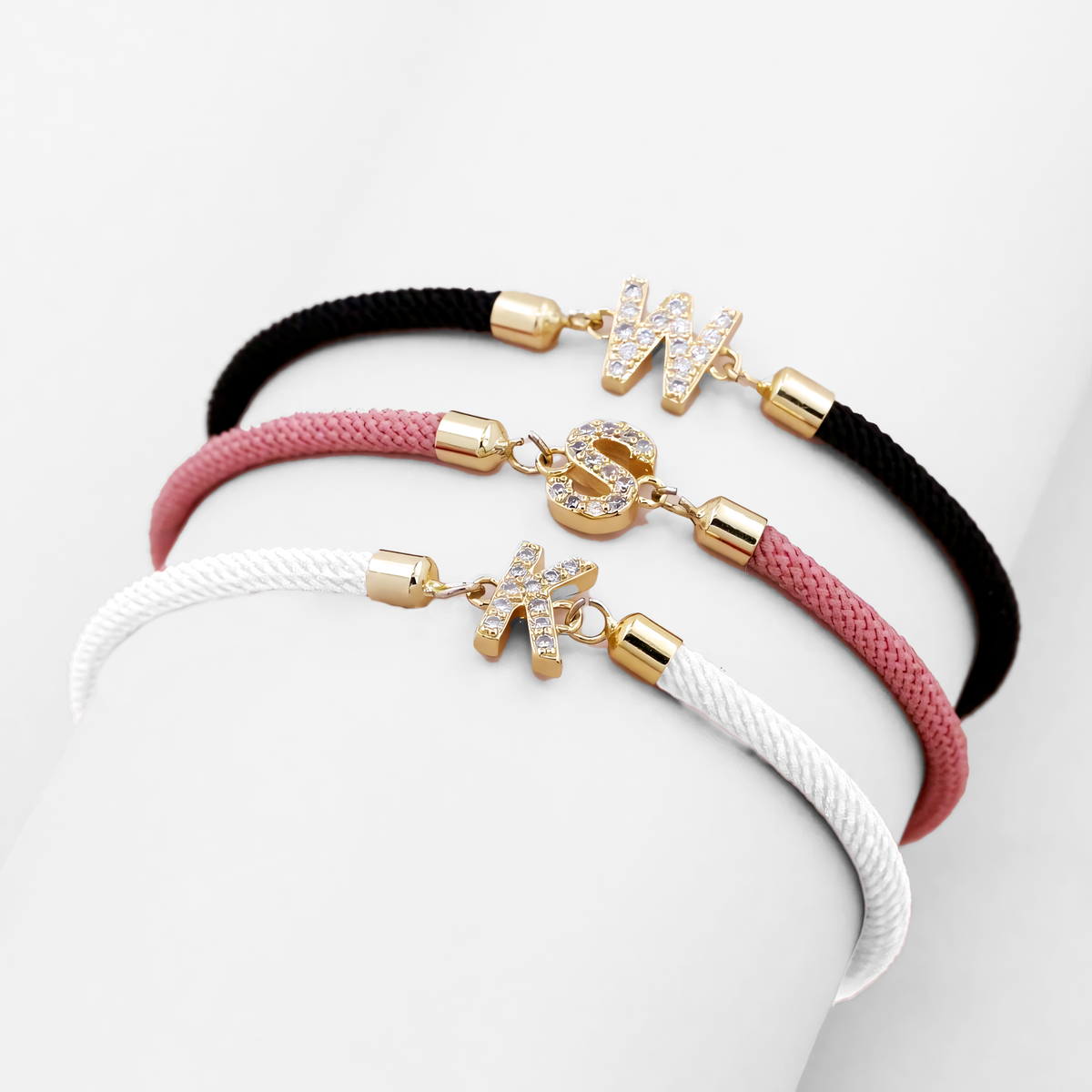 Calla – Bracelet ajustable avec initiale gravée