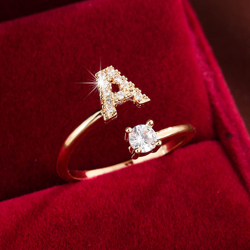 Nova – Bague ouverte moderne avec initiale et zircon