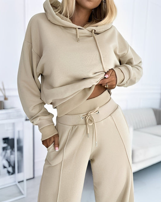 Paulina - Fashionable jogging suit with hood for women