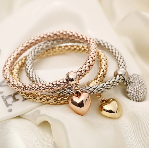 Aria – Bracelet en métal avec cœurs solides