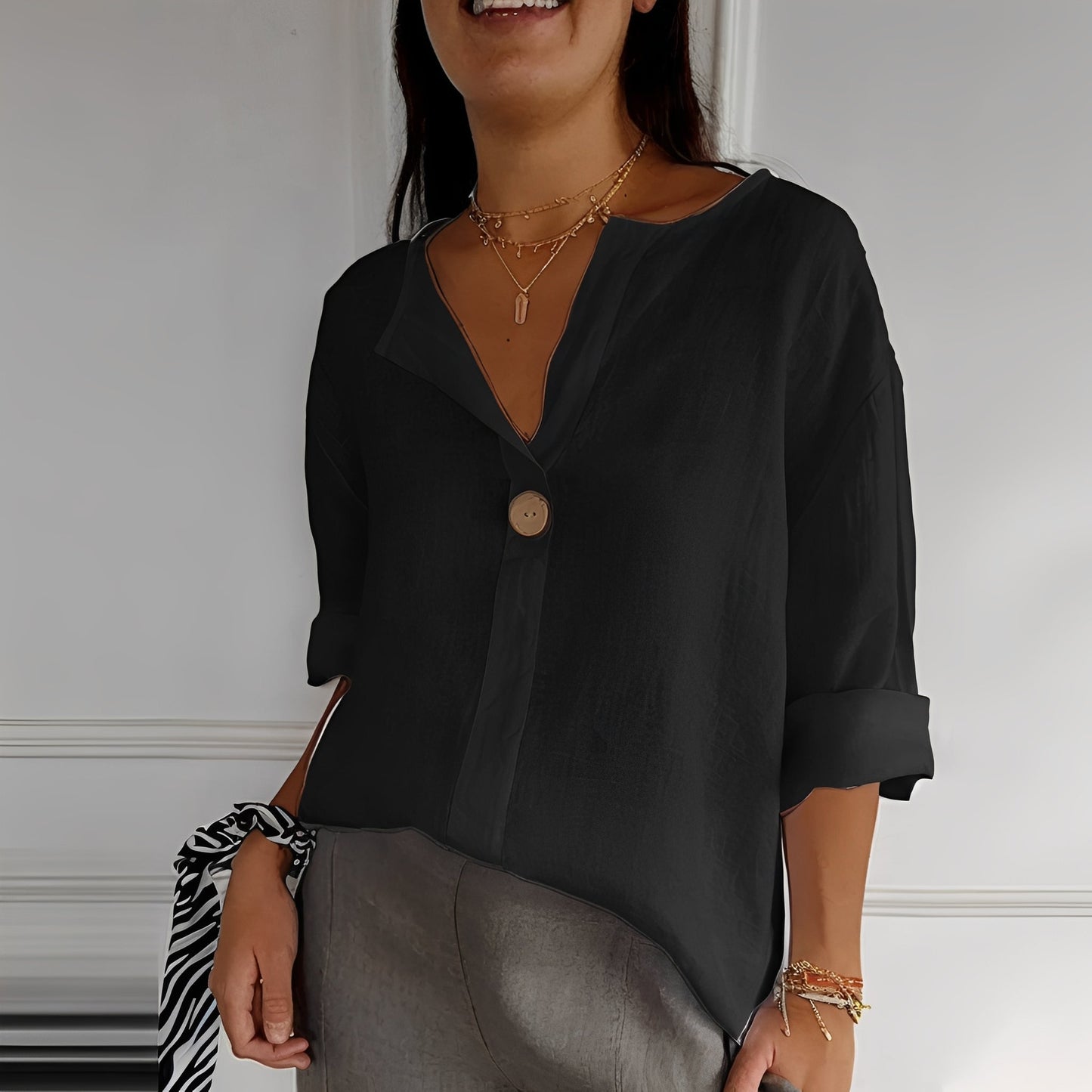 Noémie - Light blouse with V-neck for women