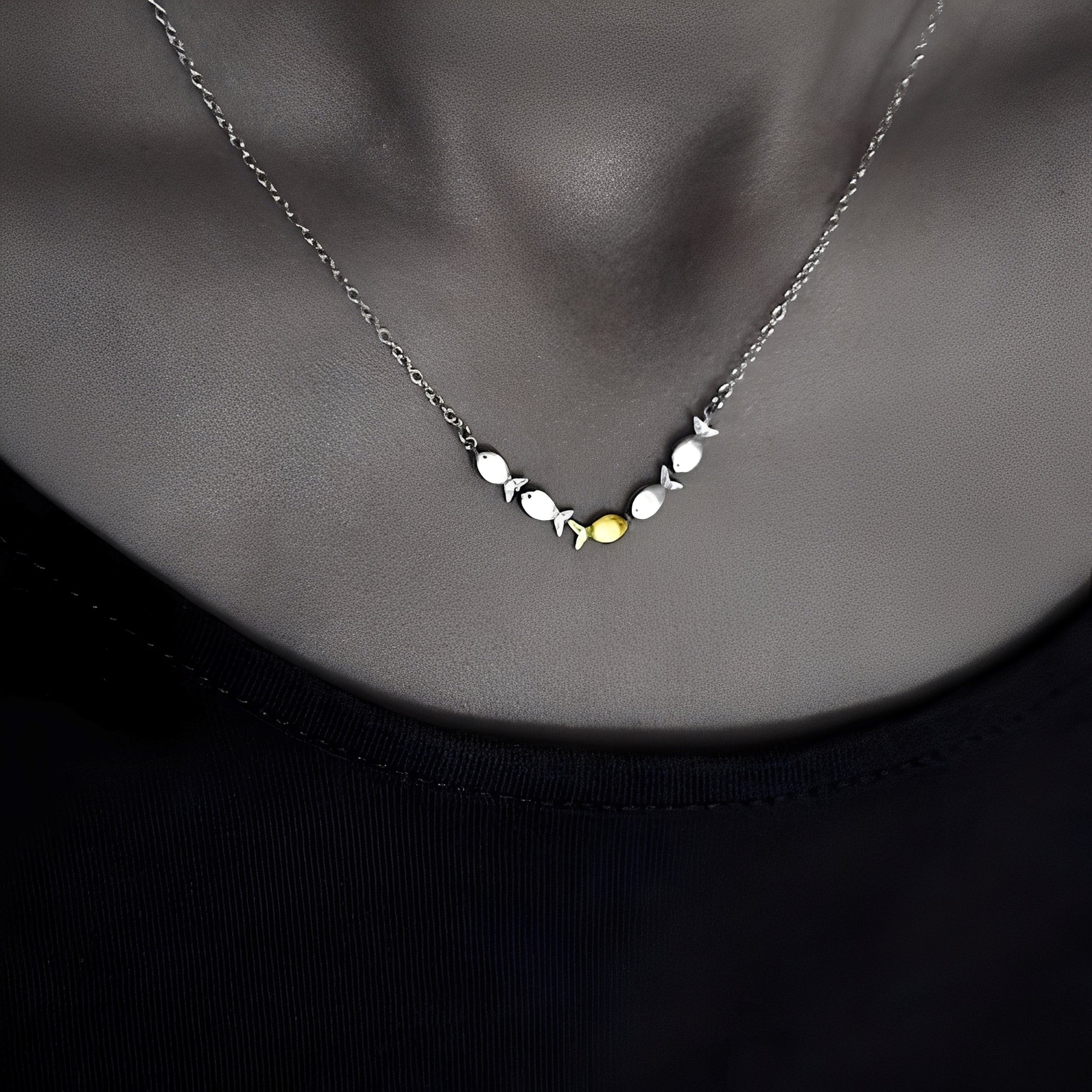 Amandine – Collier élégant de poisson doré