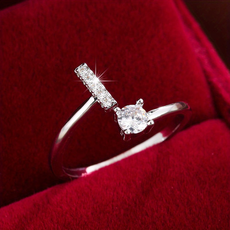 Nova – Bague ouverte moderne avec initiale et zircon
