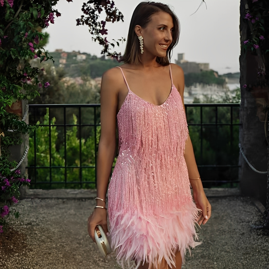 Monique - Robe chic avec plumes et franges pour femmes