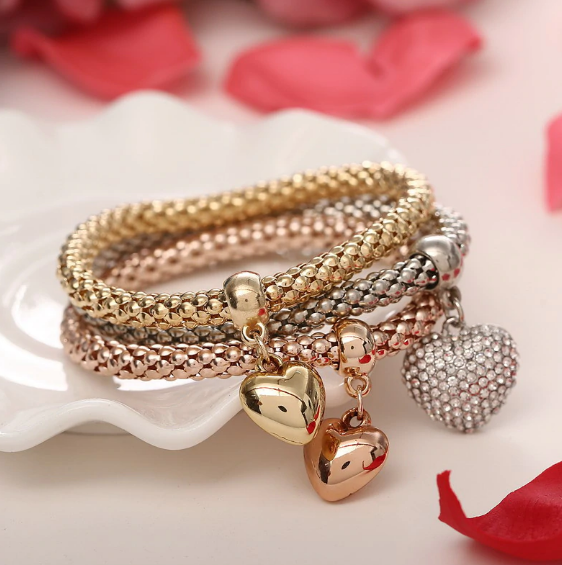 Aria – Bracelet en métal avec cœurs solides