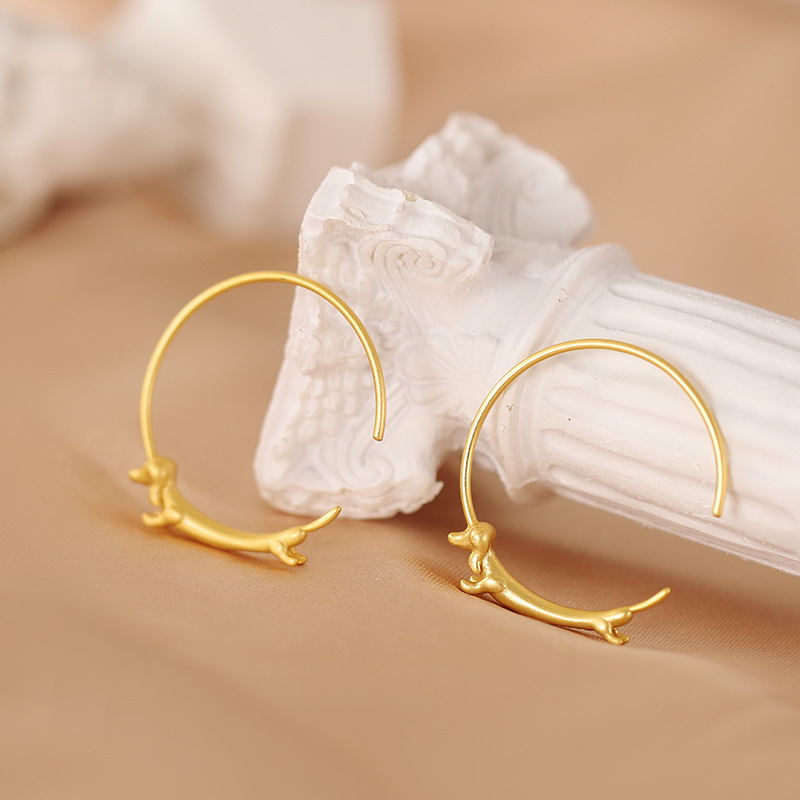 Riham - Boucles d'oreilles créoles avec design de chien saucisse