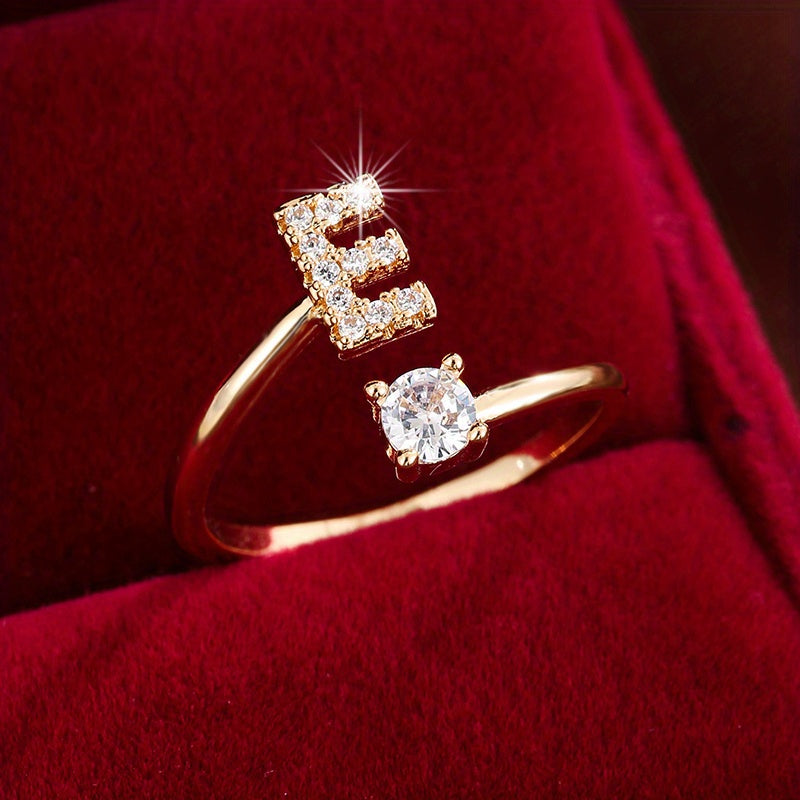 Nova – Bague ouverte moderne avec initiale et zircon