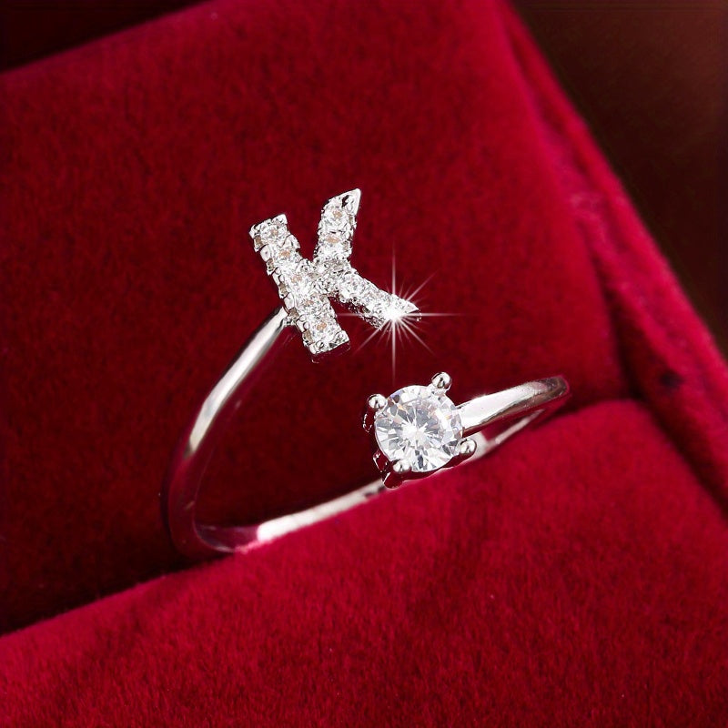 Nova – Bague ouverte moderne avec initiale et zircon