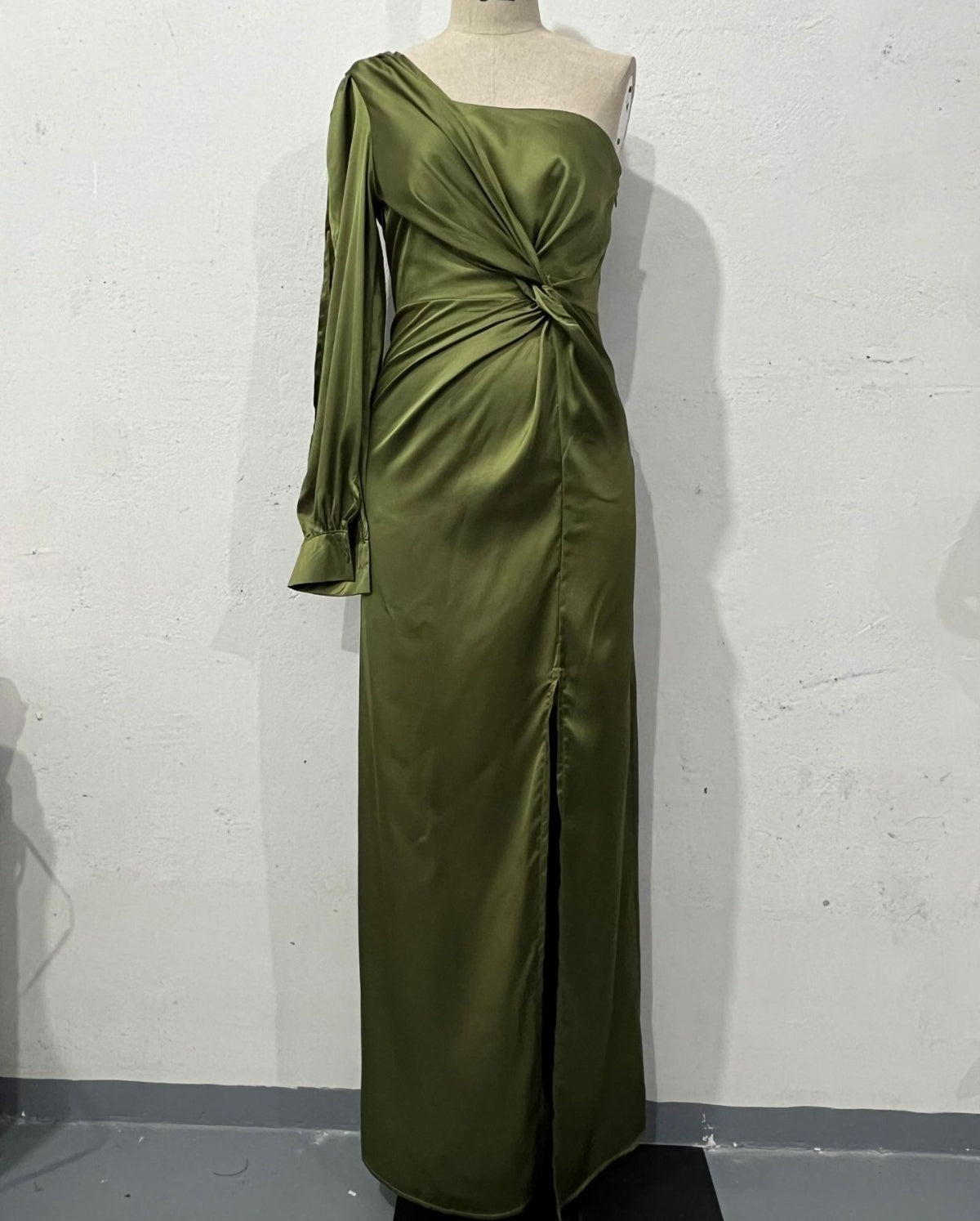Helena - Robe élégante à une épaule avec fente pour femmes