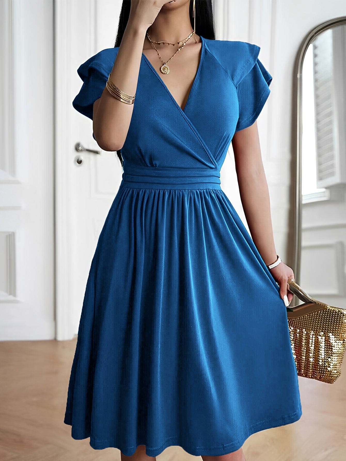 Laura - Robe stylée avec décolleté en V pour femmes