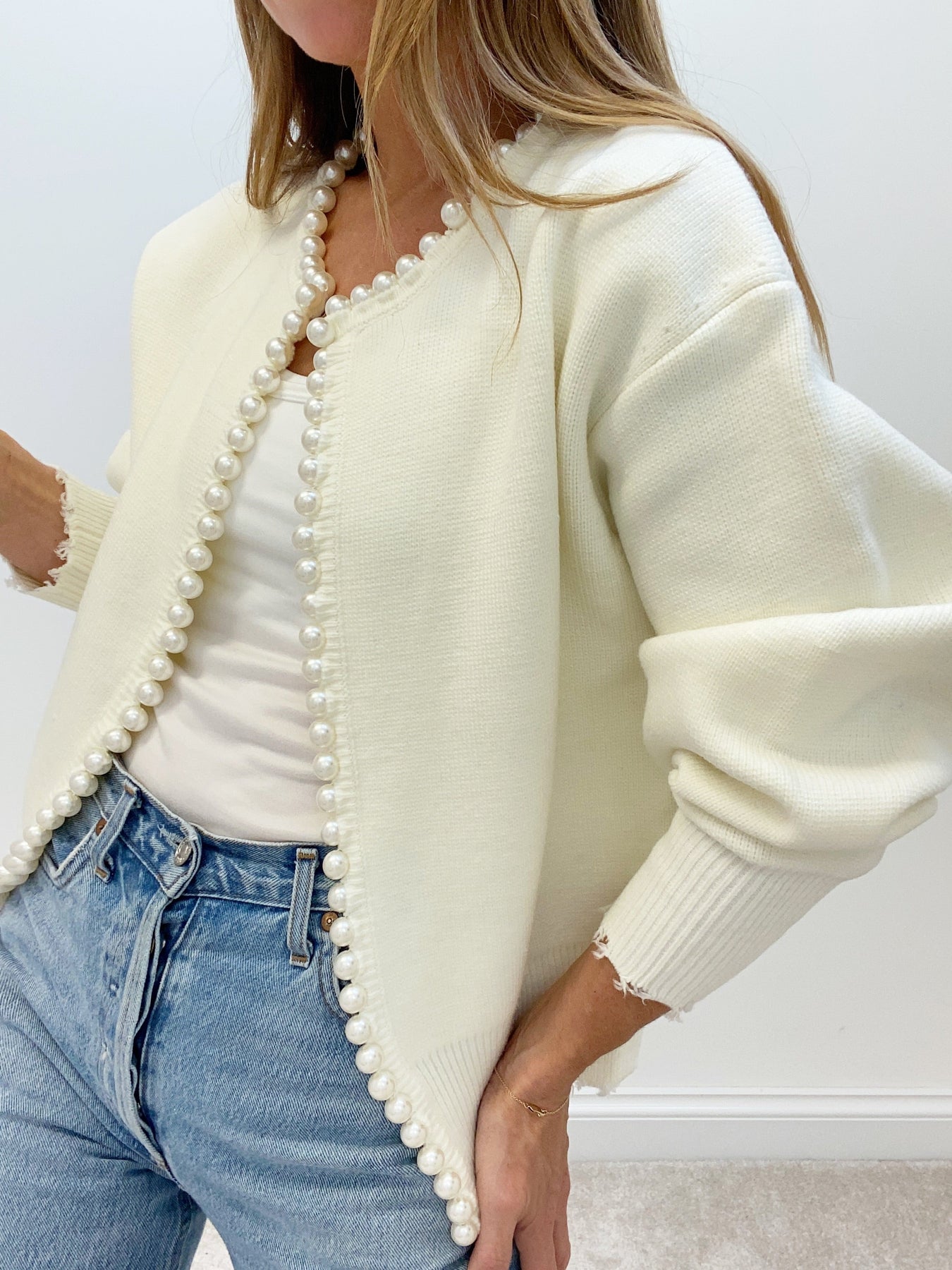 Femme Cardigan oversize avec trim en perles - V-neck pour style décontracté et printemps