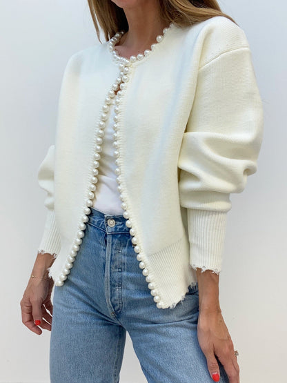 Vivien – Strickjacke avec ornement en perles et bord frangé
