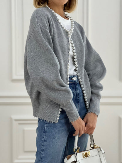 Vivien – Strickjacke avec ornement en perles et bord frangé
