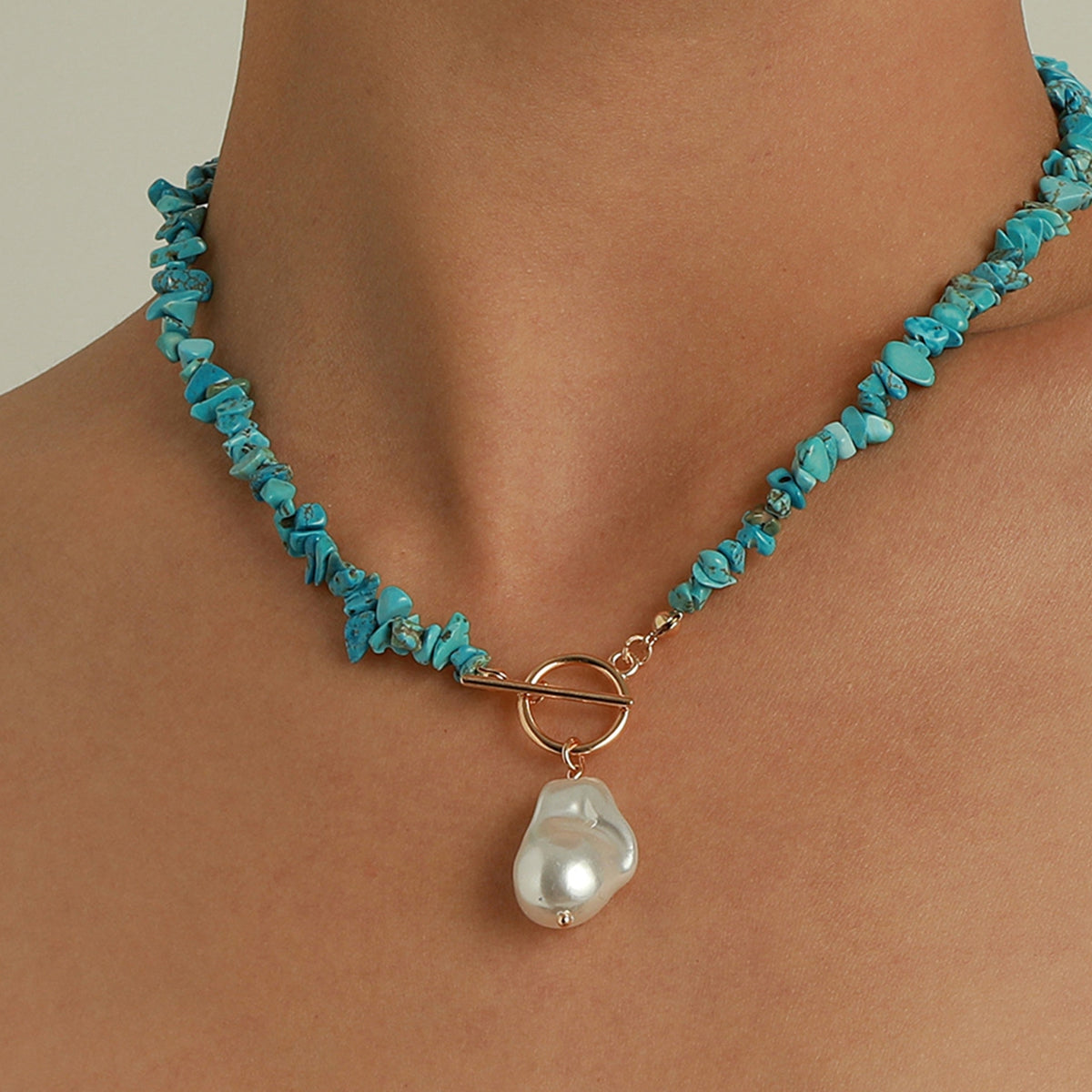 Dione – Collier raffiné en perles et turquoise