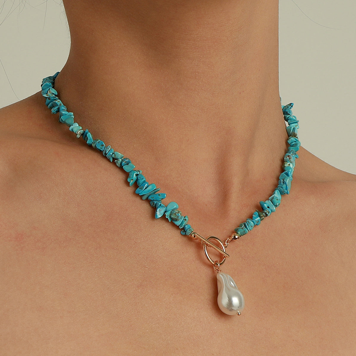 Dione – Collier raffiné en perles et turquoise