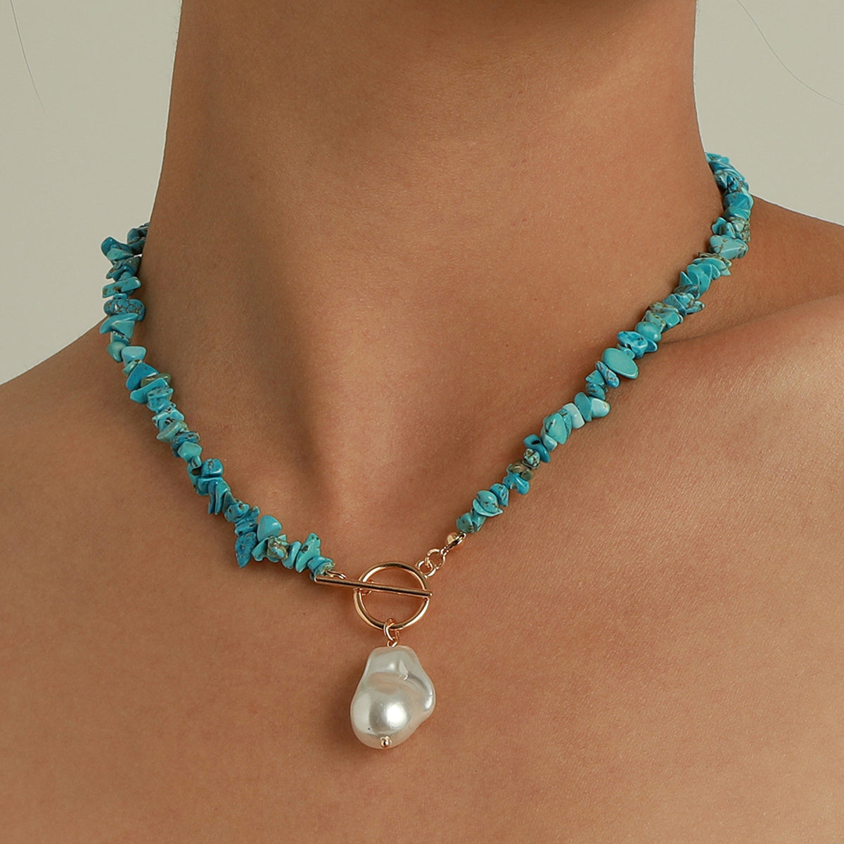 Dione – Collier raffiné en perles et turquoise