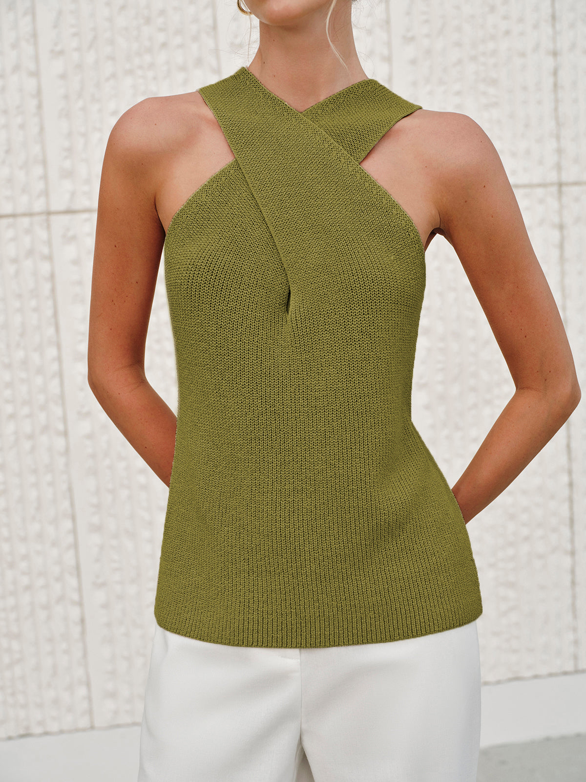 Femme Top sans manches à halter et décolleté croisé - Coupe régulière pour été, sorties et occasions décontractées
